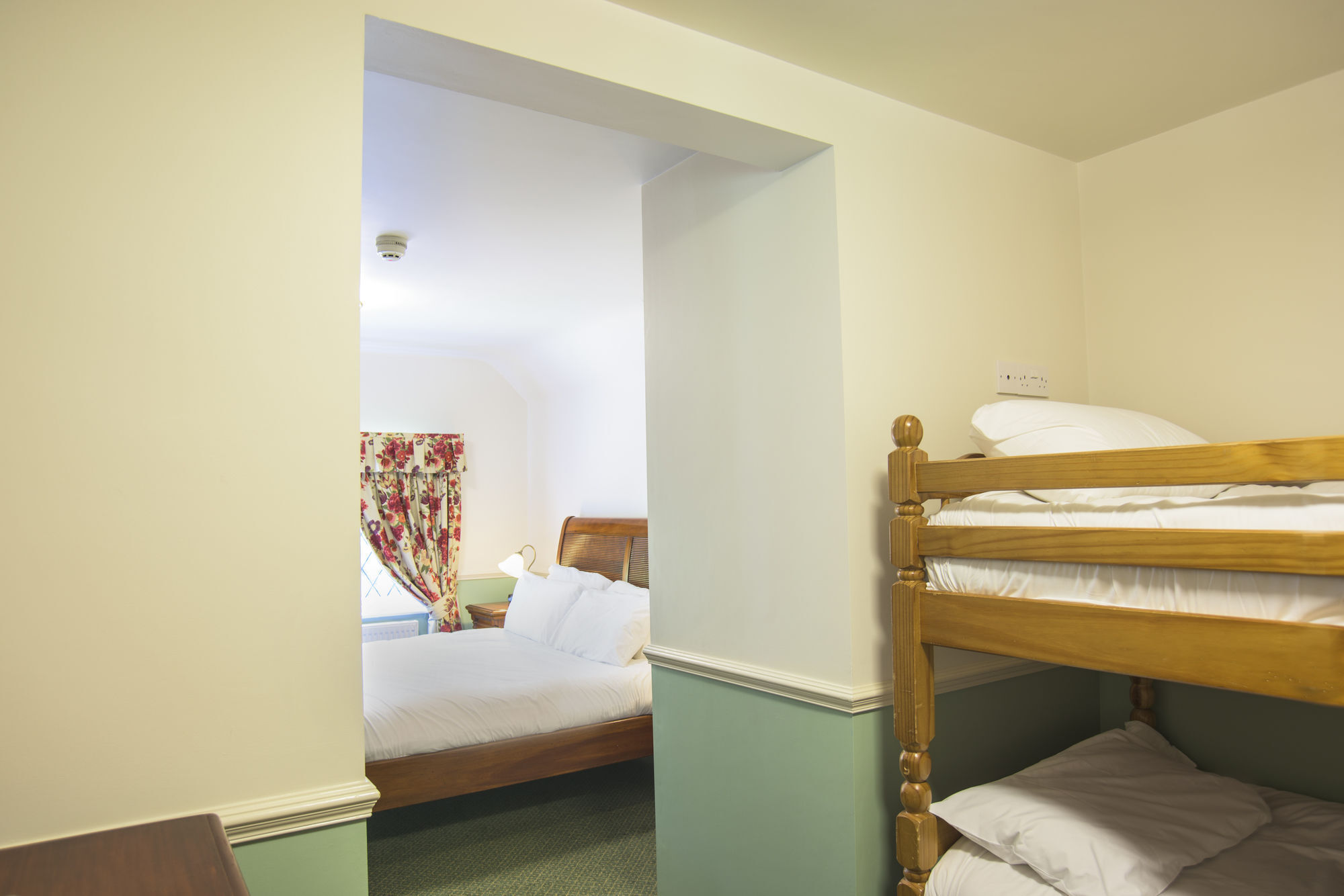 Newby Bridge Hotel Экстерьер фото